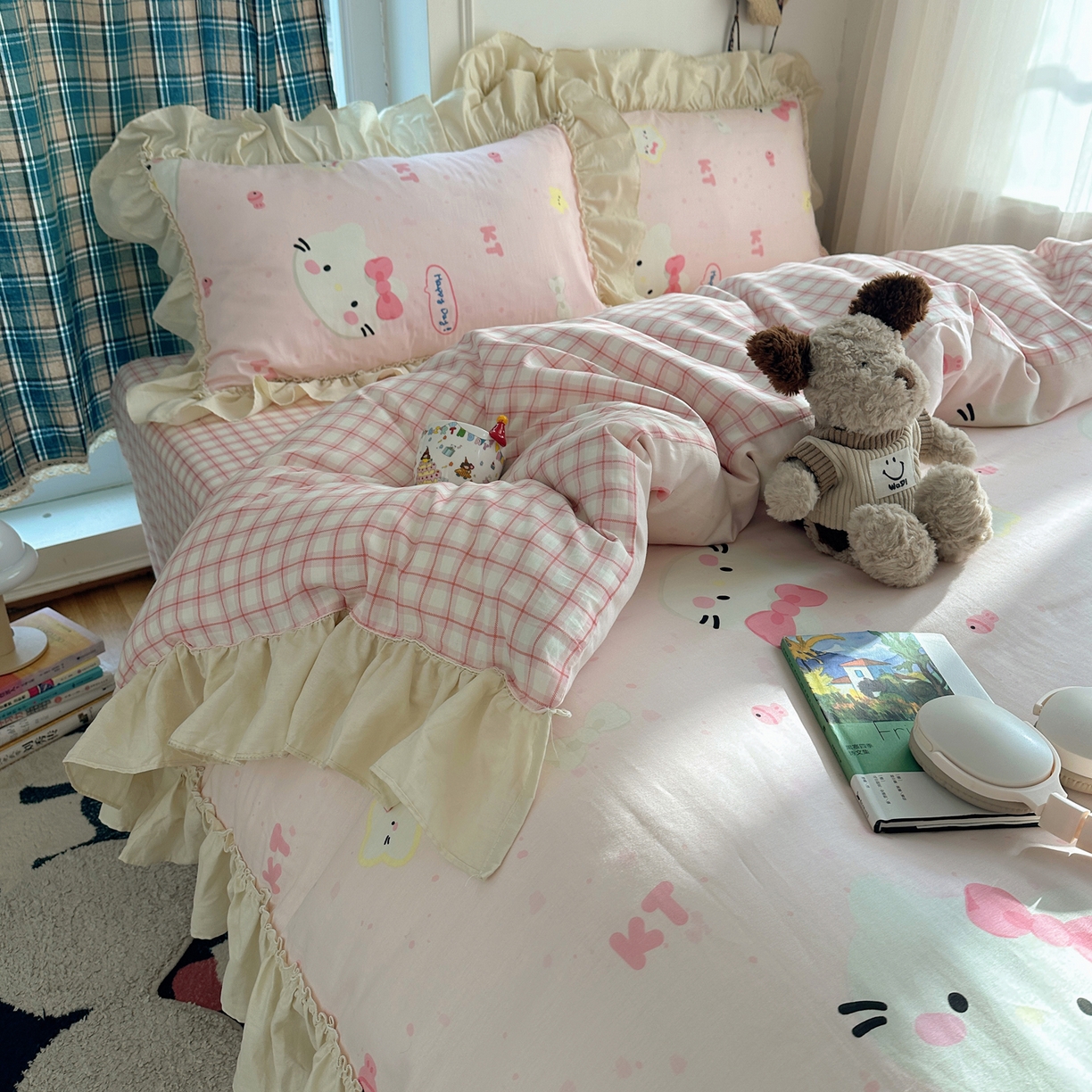 91家纺网 家纺一手货源 找家纺 瑞莱 2026春夏新款全棉纯棉印花韩系卡通花边四件套 小猫甜品屋