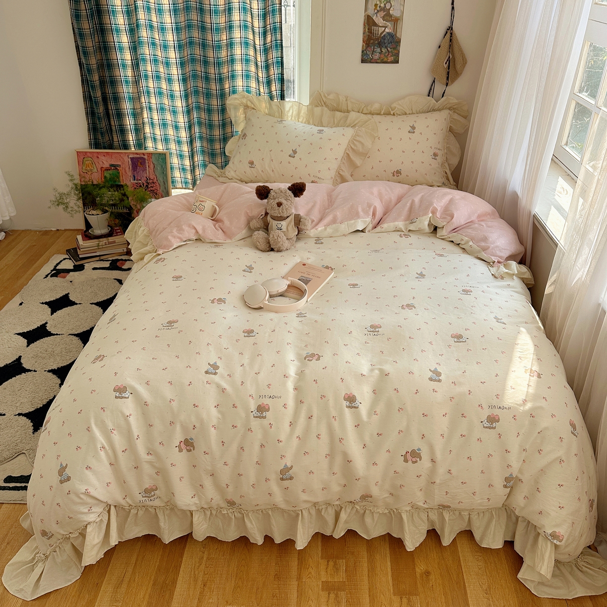 91家纺网 家纺一手货源 找家纺 瑞莱 2026春夏新款全棉纯棉印花韩系卡通花边四件套 樱桃小象