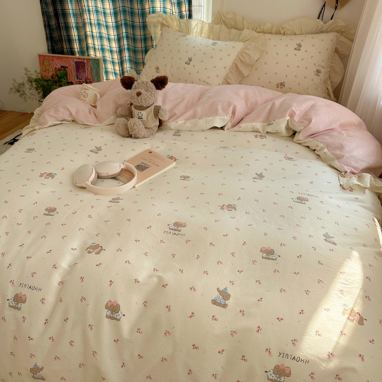 91家纺网 家纺一手货源 找家纺 瑞莱 2026春夏新款全棉纯棉印花韩系卡通花边四件套 樱桃小象