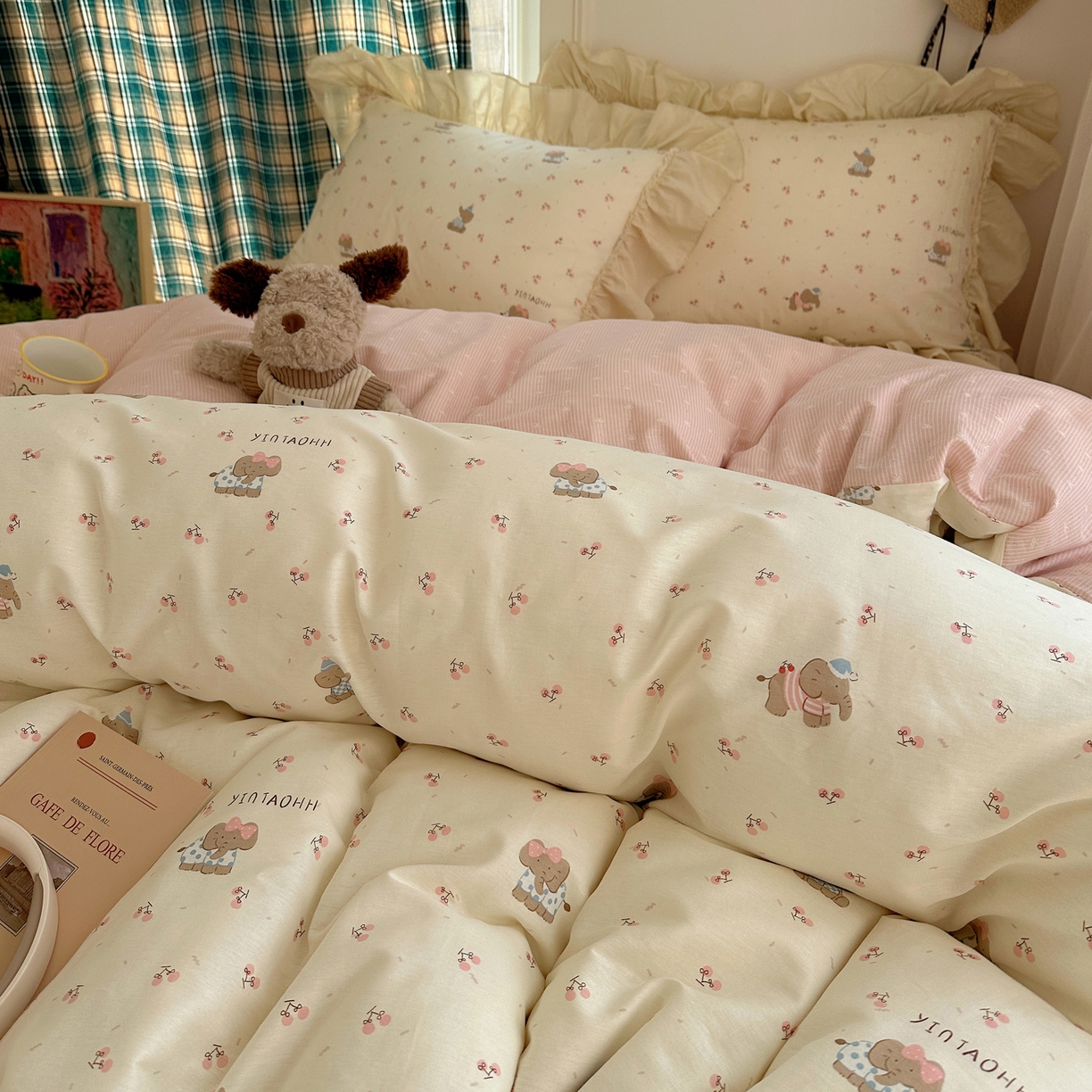 91家纺网 家纺一手货源 找家纺 瑞莱 2026春夏新款全棉纯棉印花韩系卡通花边四件套 樱桃小象