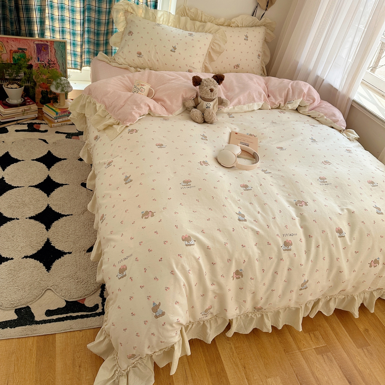 91家纺网 家纺一手货源 找家纺 瑞莱 2026春夏新款全棉纯棉印花韩系卡通花边四件套 樱桃小象