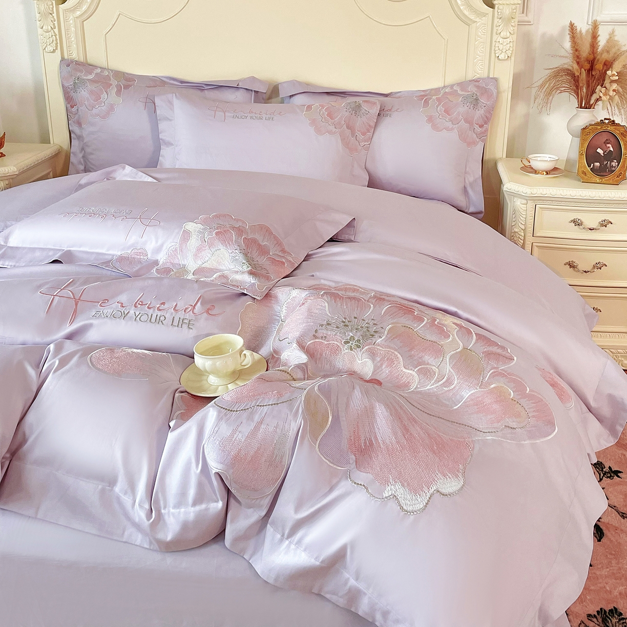 91家纺网 家纺一手货源 找家纺 置顶家纺 2026春夏新款130克磨毛花间集刺绣小清新四件套-风格二 花间集-香芋紫