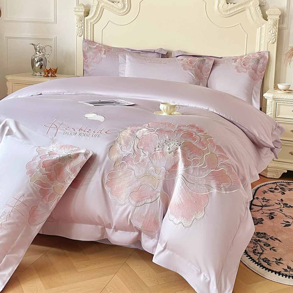 91家纺网 家纺一手货源 找家纺 置顶家纺 2026春夏新款130克磨毛花间集刺绣小清新四件套-风格二 花间集-香芋紫