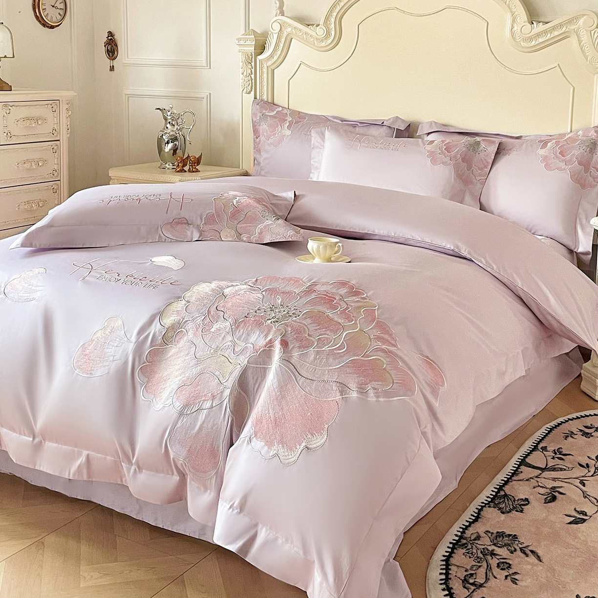 91家纺网 家纺一手货源 找家纺 置顶家纺 2026春夏新款130克磨毛花间集刺绣小清新四件套-风格二 花间集-香芋紫