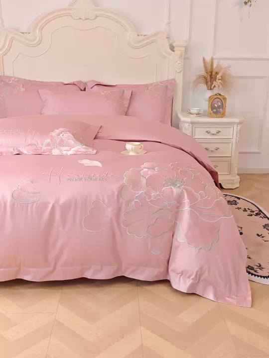 91家纺网 家纺一手货源 找家纺 置顶家纺 2026春夏新款130克磨毛花间集刺绣小清新四件套-风格二 花间集-浅豆沙