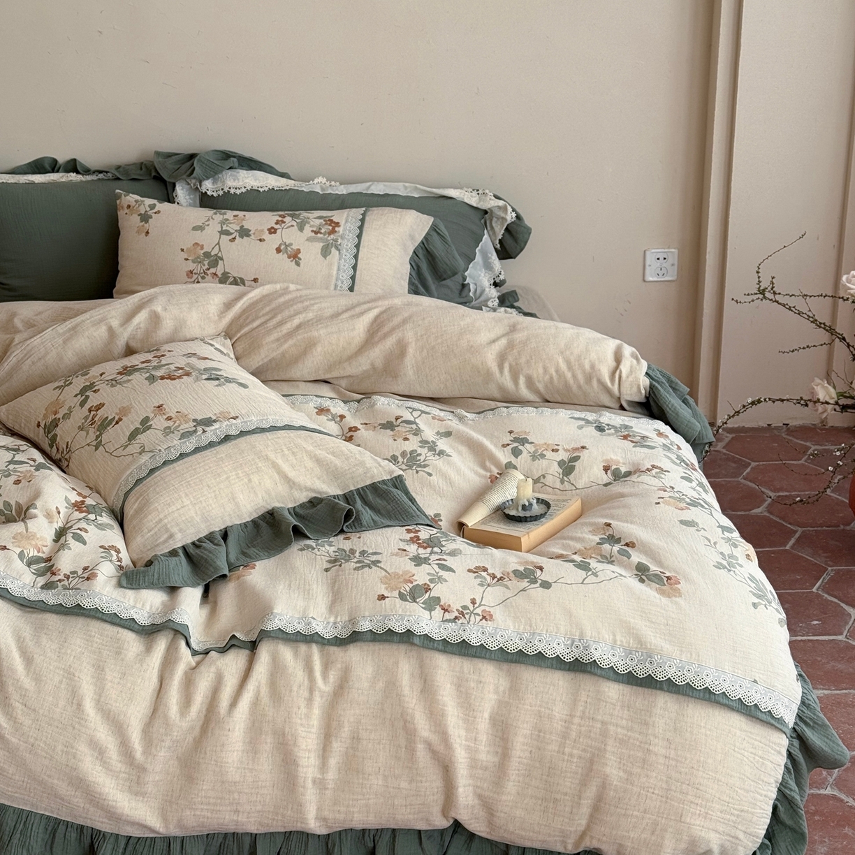 91家纺网 家纺一手货源 找家纺 佳汐蓝家纺 2026春夏新款棉麻皱皱双层纱四件套-栀子茉莉 控价：卷后不低于398 栀子茉莉-麻色床单