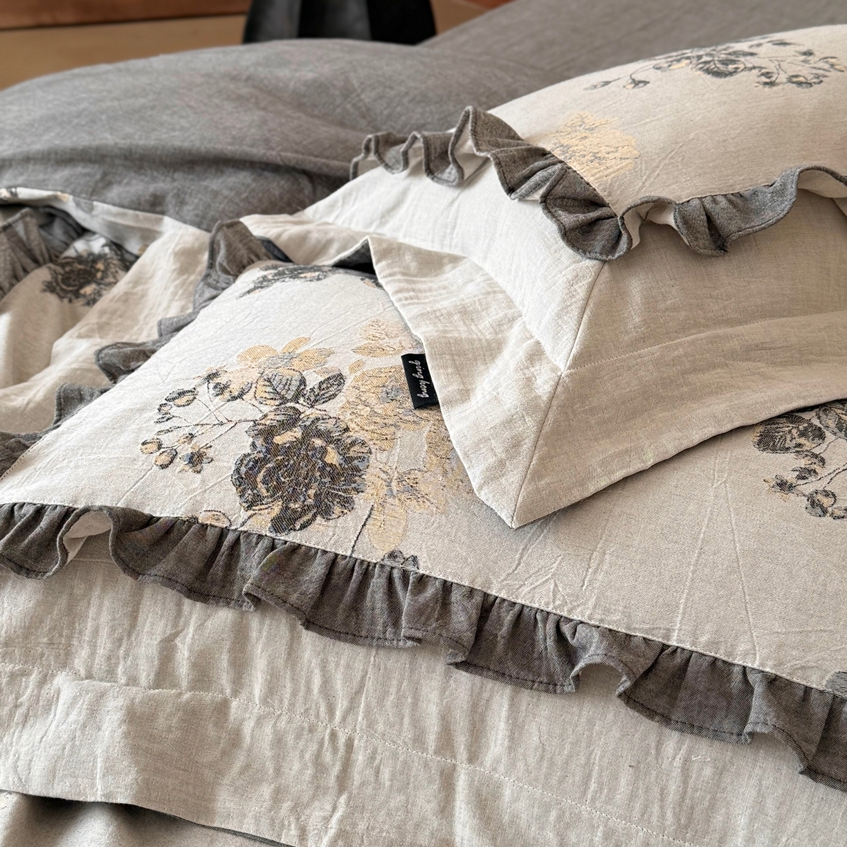 91家纺网 家纺一手货源 找家纺 （总）佳汐蓝家纺 2026春夏新款全棉纯棉复古大提花皱皱双层纱四件套-十里蔷薇 控价：卷后不低于398