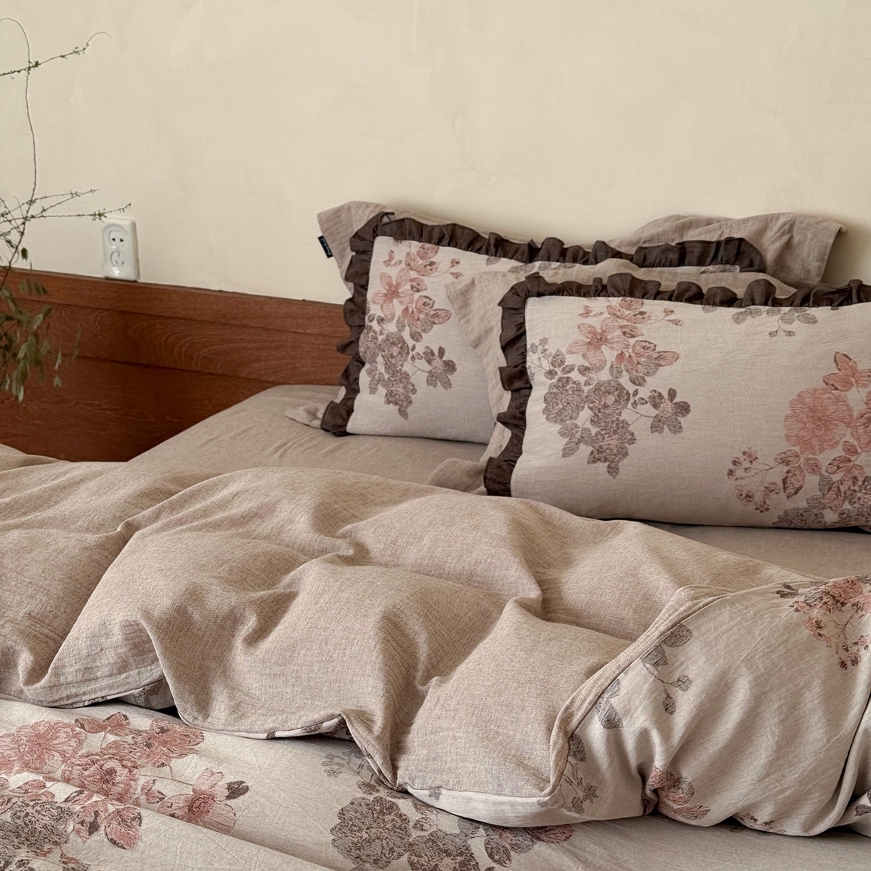 91家纺网 家纺一手货源 找家纺 佳汐蓝家纺 2026春夏新款全棉纯棉复古大提花皱皱双层纱四件套-十里蔷薇 控价：卷后不低于398 十里蔷薇-暖咖