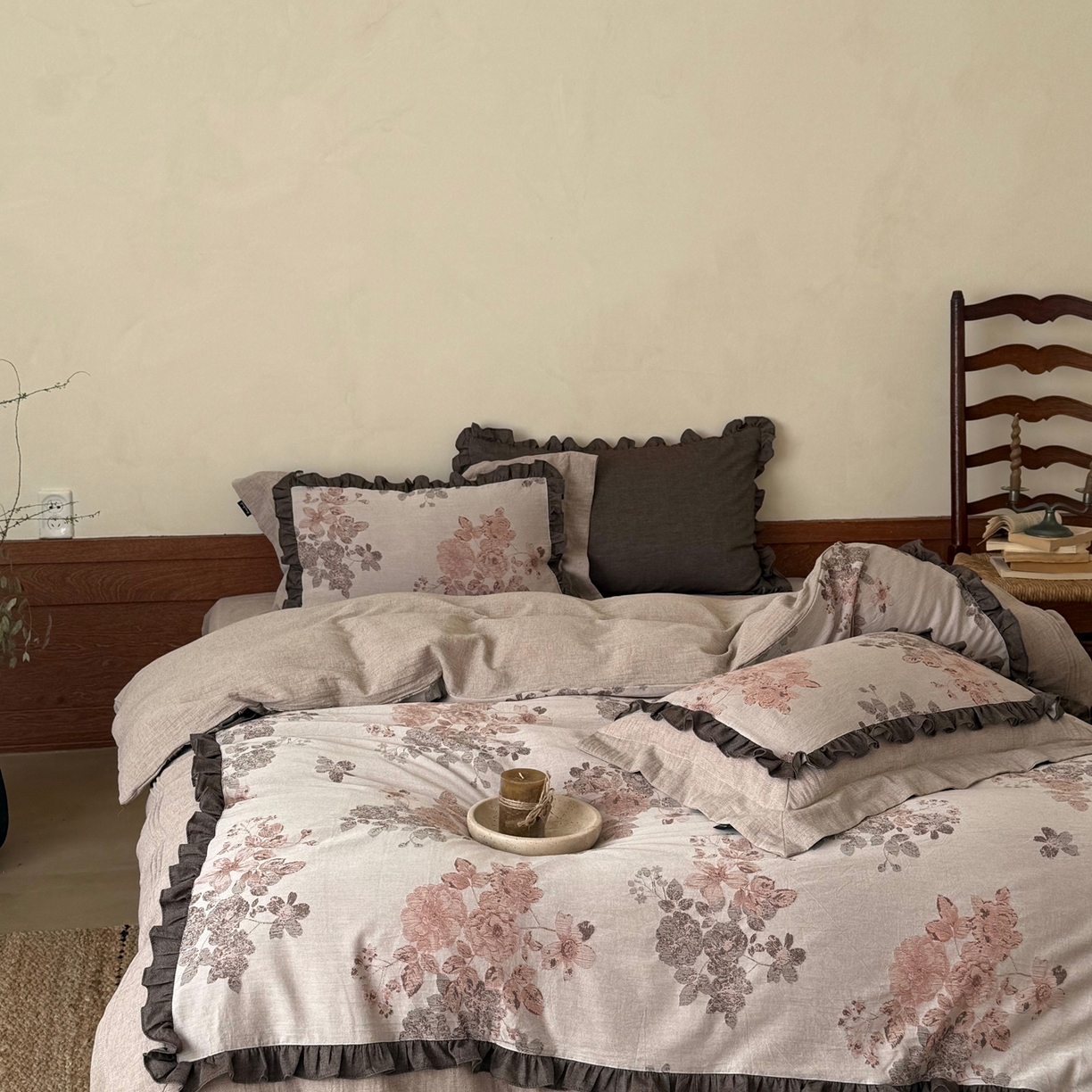 91家纺网 家纺一手货源 找家纺 佳汐蓝家纺 2026春夏新款全棉纯棉复古大提花皱皱双层纱四件套-十里蔷薇 控价：卷后不低于398 十里蔷薇-暖咖