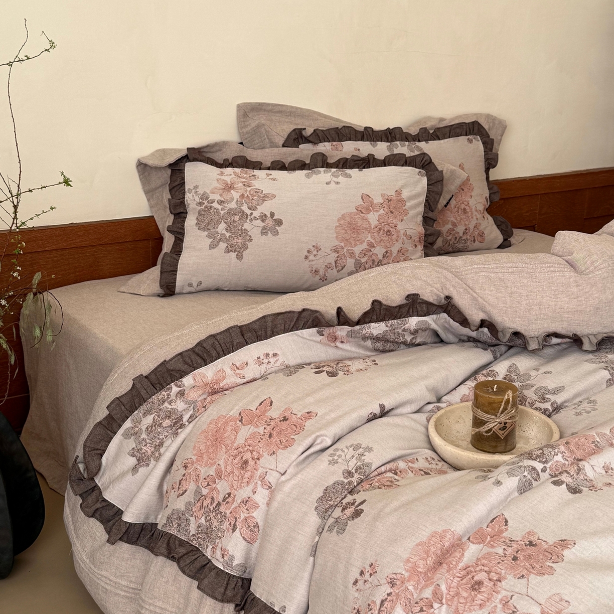 91家纺网 家纺一手货源 找家纺 佳汐蓝家纺 2026春夏新款全棉纯棉复古大提花皱皱双层纱四件套-十里蔷薇 控价：卷后不低于398 十里蔷薇-暖咖