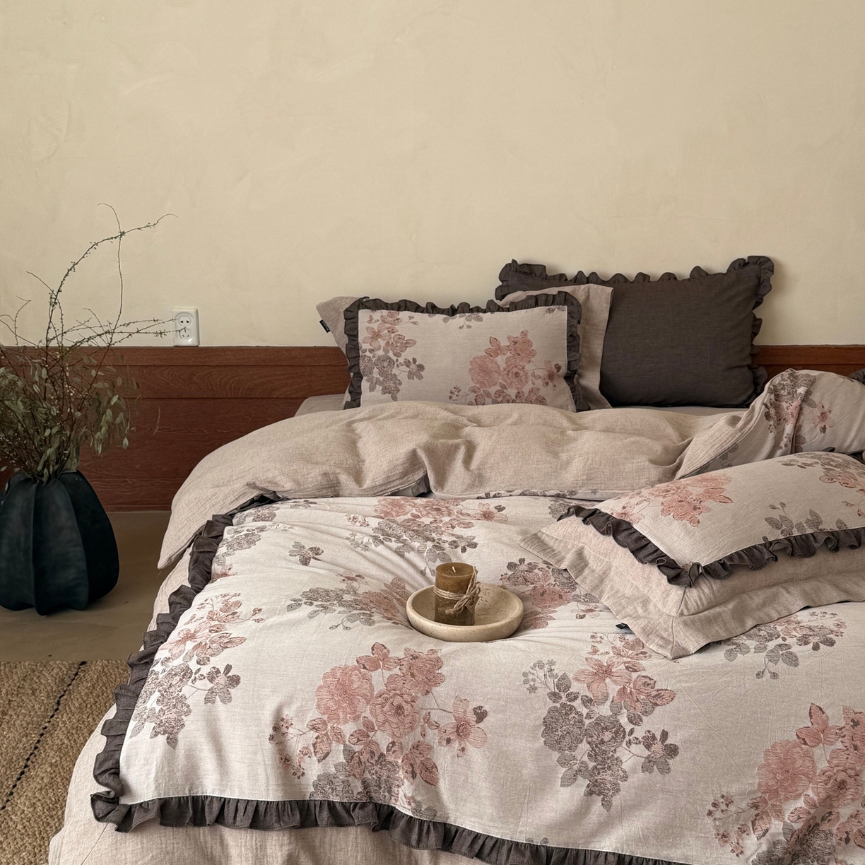 91家纺网 家纺一手货源 找家纺 佳汐蓝家纺 2026春夏新款全棉纯棉复古大提花皱皱双层纱四件套-十里蔷薇 控价：卷后不低于398 十里蔷薇-暖咖