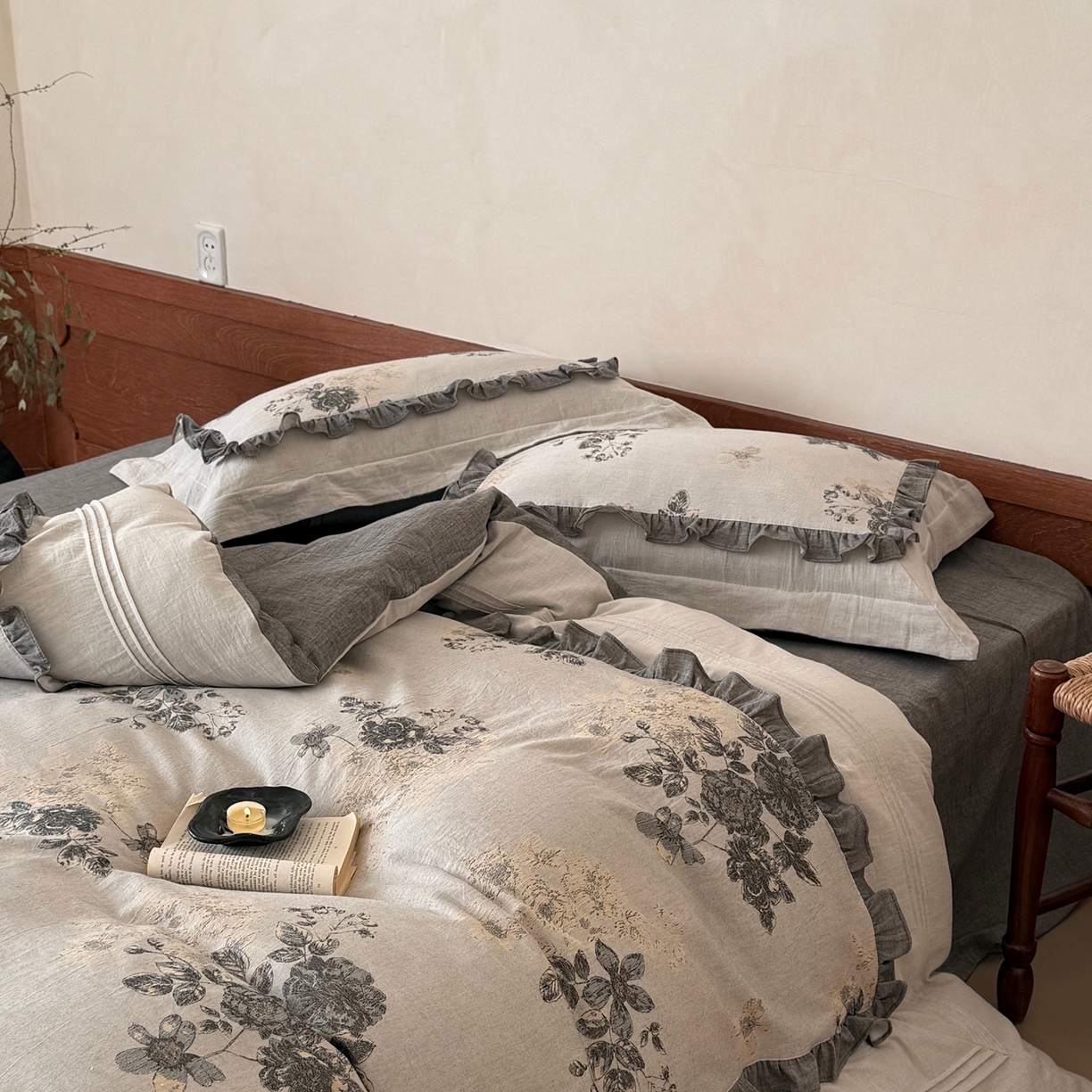 91家纺网 家纺一手货源 找家纺 佳汐蓝家纺 2026春夏新款全棉纯棉复古大提花皱皱双层纱四件套-十里蔷薇 控价：卷后不低于398 十里蔷薇-灰色