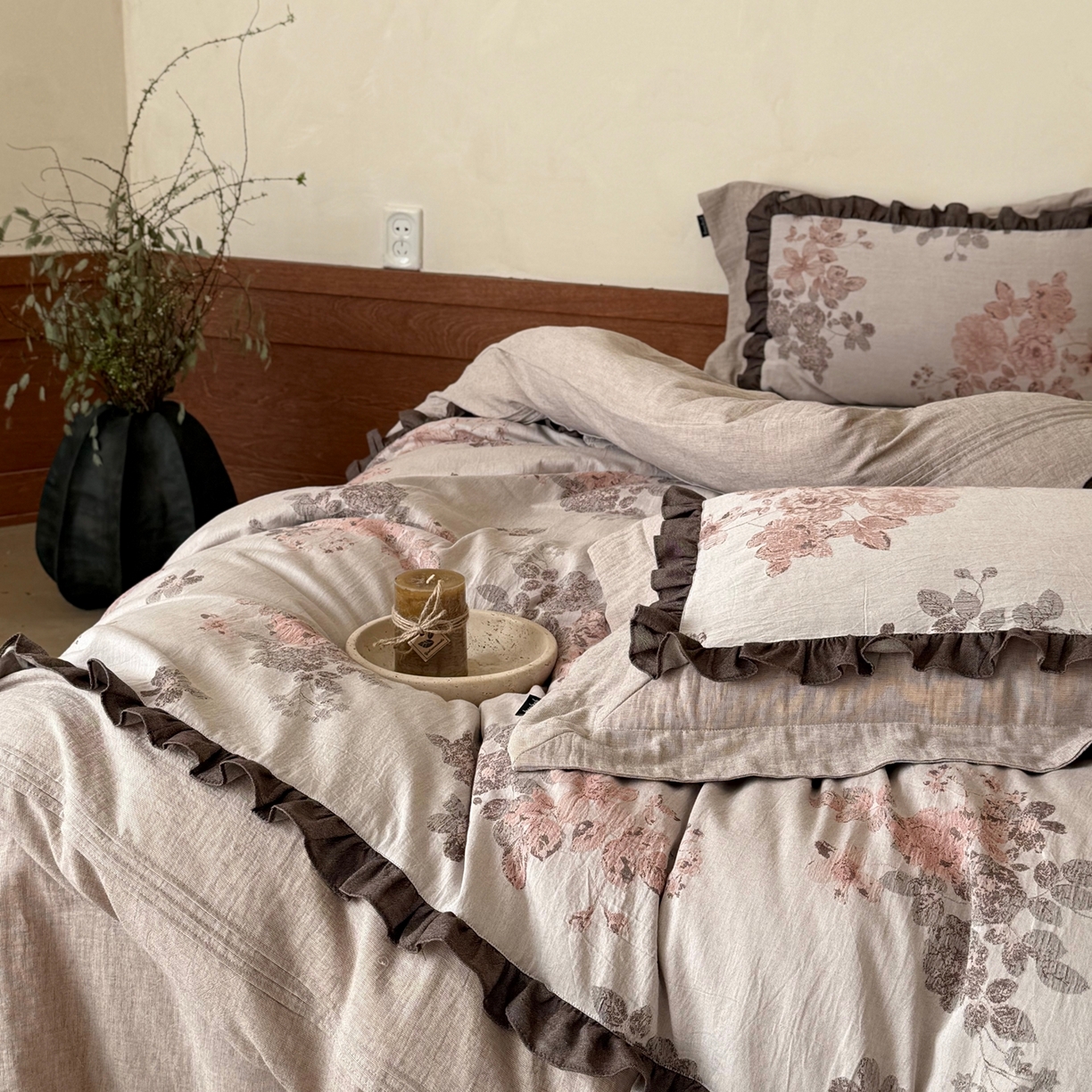 91家纺网 家纺一手货源 找家纺 佳汐蓝家纺 2026春夏新款全棉纯棉复古大提花皱皱双层纱四件套-十里蔷薇 控价：卷后不低于398 十里蔷薇-暖咖