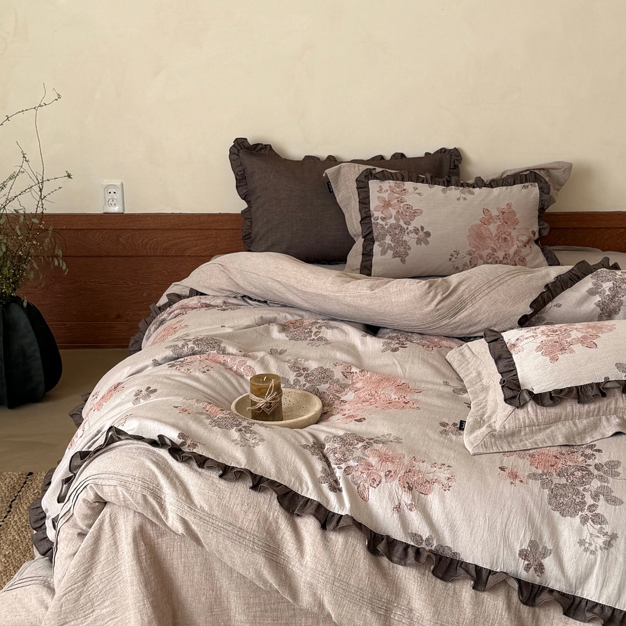 91家纺网 家纺一手货源 找家纺 佳汐蓝家纺 2026春夏新款全棉纯棉复古大提花皱皱双层纱四件套-十里蔷薇 控价：卷后不低于398 十里蔷薇-暖咖