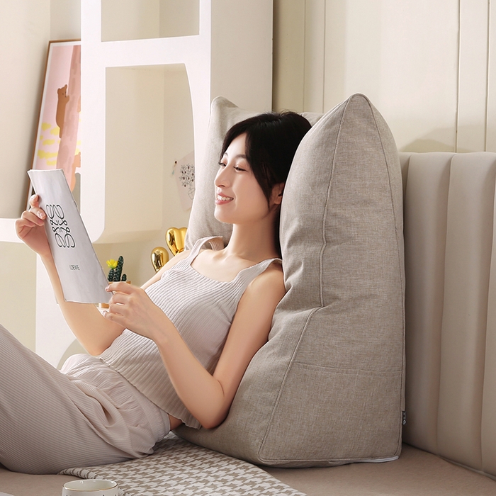 91家纺网 家纺一手货源 找家纺 永光家居 2026新款韩式三角靠垫（不供多多） 浅麻色