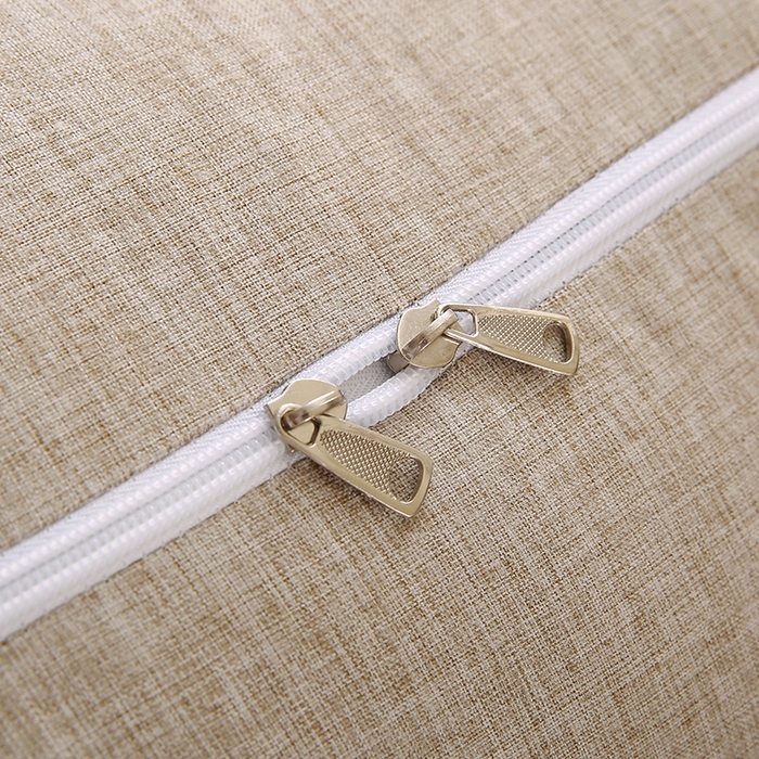 91家纺网 家纺一手货源 找家纺 永光家居 2026新款韩式三角靠垫（不供多多） 浅麻色