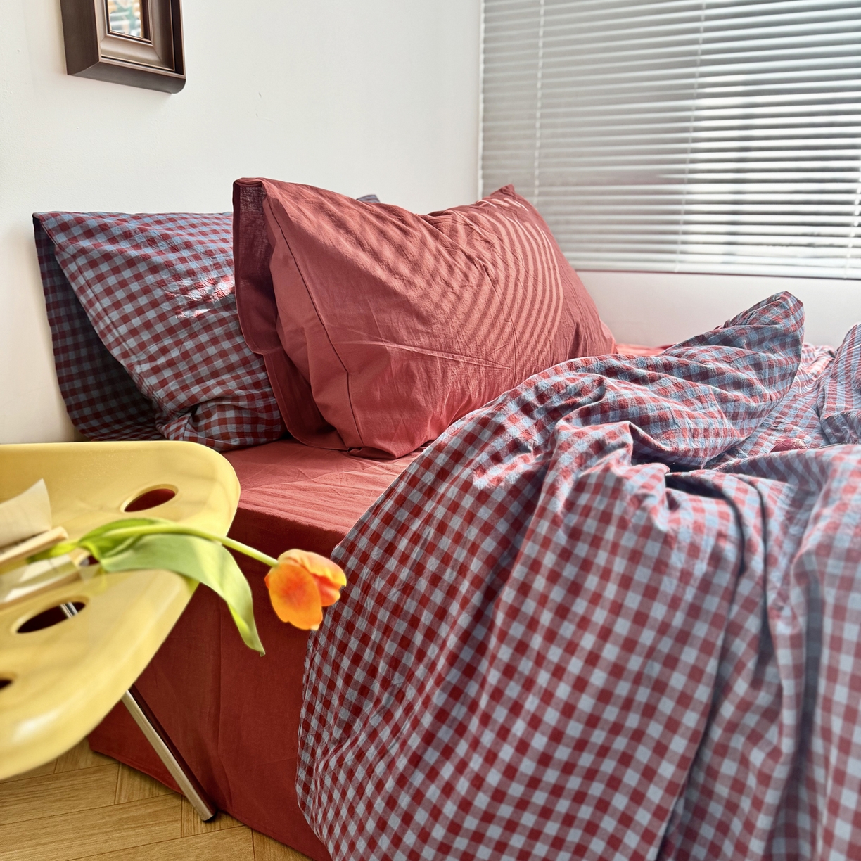 91家纺网 家纺一手货源 找家纺 例外 2026新款布拉格ins风色织水洗棉四件套 布拉格-藏红（红底）