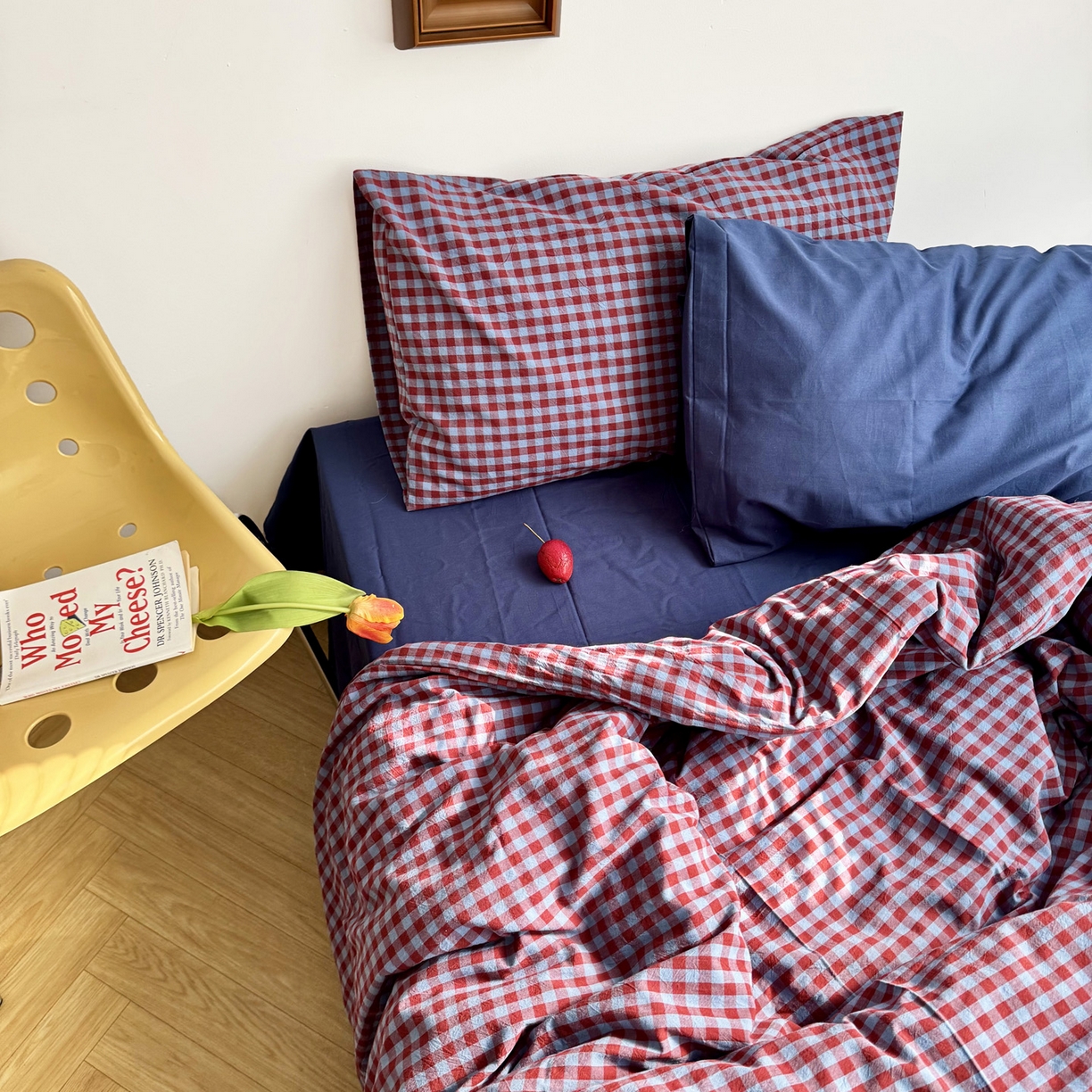 91家纺网 家纺一手货源 找家纺 例外 2026新款布拉格ins风色织水洗棉四件套 布拉格-臧红（深蓝底）