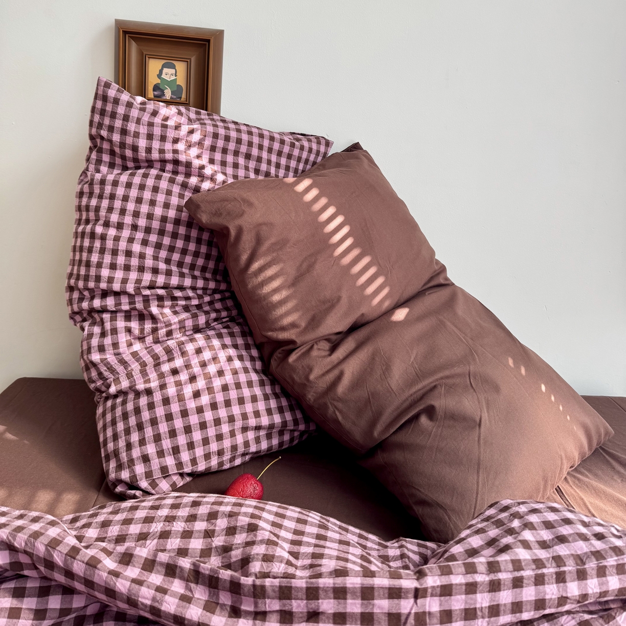 91家纺网 家纺一手货源 找家纺 例外 2026新款布拉格ins风色织水洗棉四件套 布拉格-树莓（棕底）