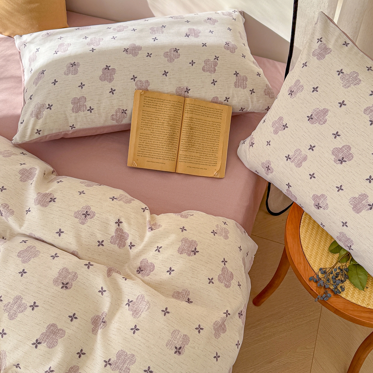 91家纺网 家纺一手货源 找家纺 竹合家纺 2026春夏新品色织棉麻棉纱系列皱皱纱四件套 四叶花粉