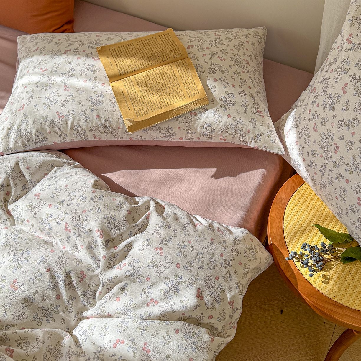 91家纺网 家纺一手货源 找家纺 竹合家纺 2026春夏新品色织棉麻棉纱系列皱皱纱四件套 梅果