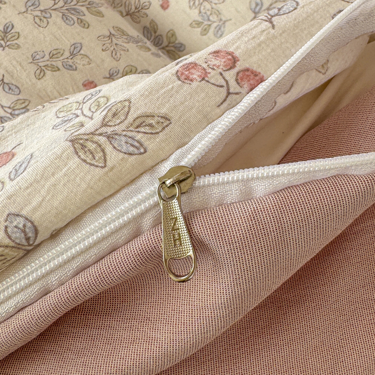 91家纺网 家纺一手货源 找家纺 竹合家纺 2026春夏新品色织棉麻棉纱系列皱皱纱四件套 梅果