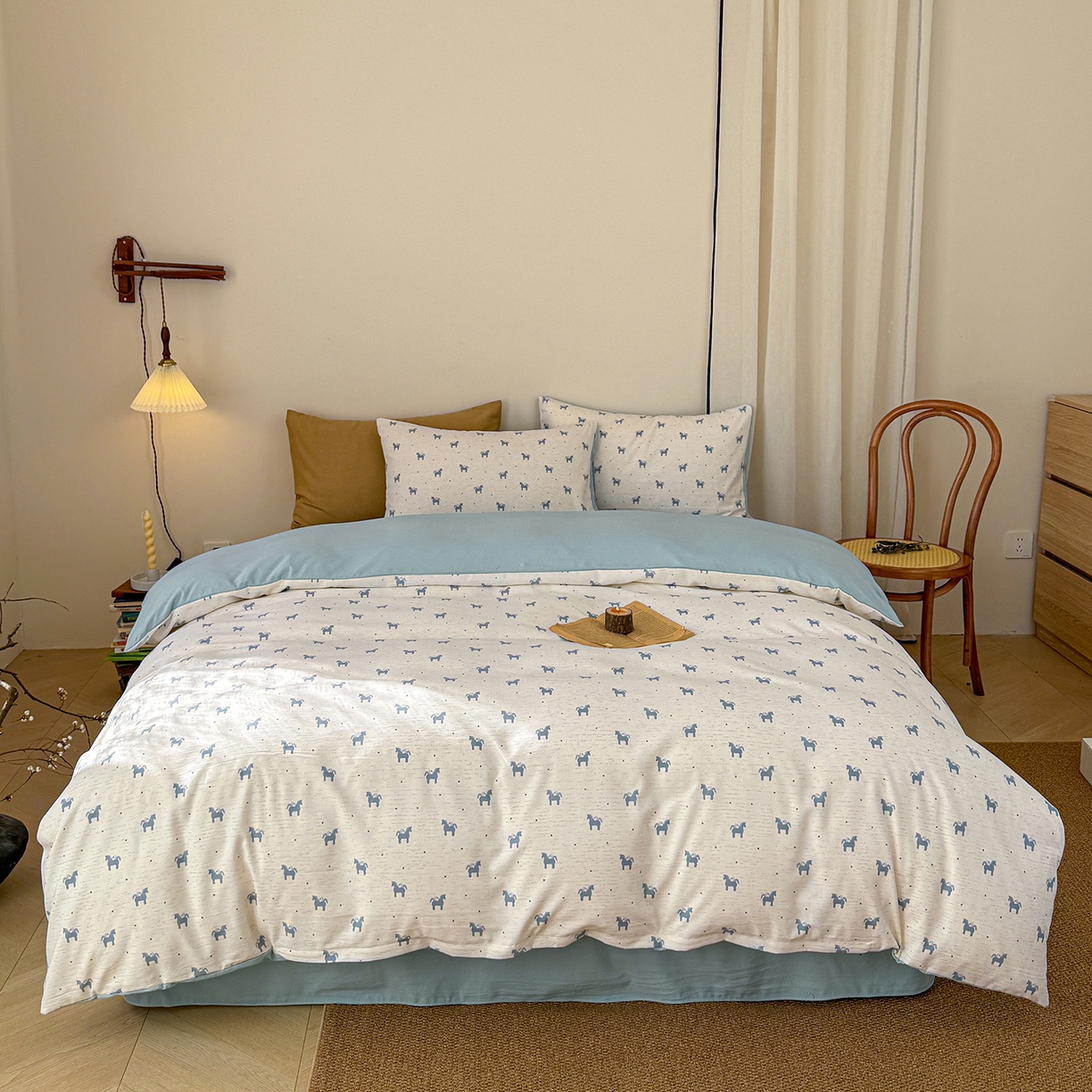 91家纺网 家纺一手货源 找家纺 竹合家纺 2026春夏新品色织棉麻棉纱系列皱皱纱四件套 小飞马蓝