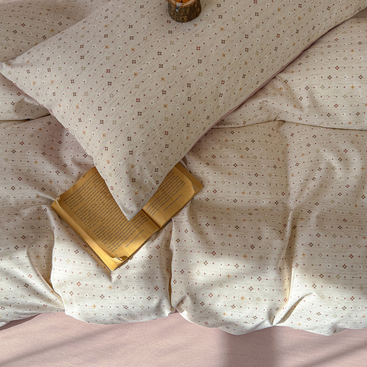 91家纺网 家纺一手货源 找家纺 竹合家纺 2026春夏新品色织棉麻棉纱系列皱皱纱四件套 时光点点