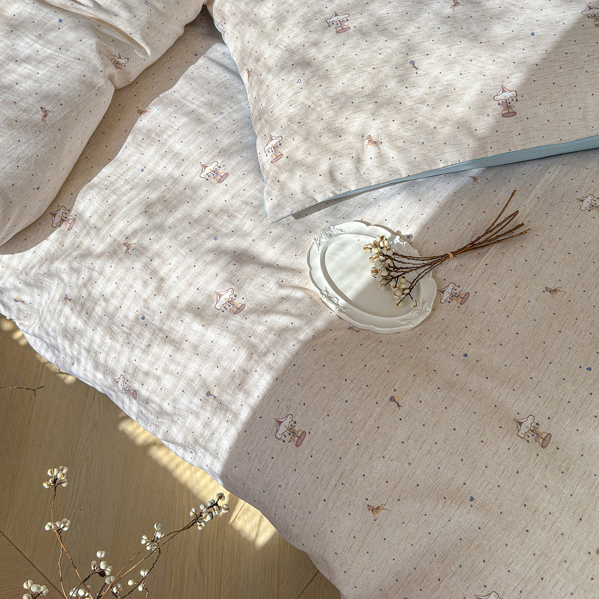 91家纺网 家纺一手货源 找家纺 竹合家纺 2026春夏新品色织棉麻棉纱系列皱皱纱四件套 旋转木马