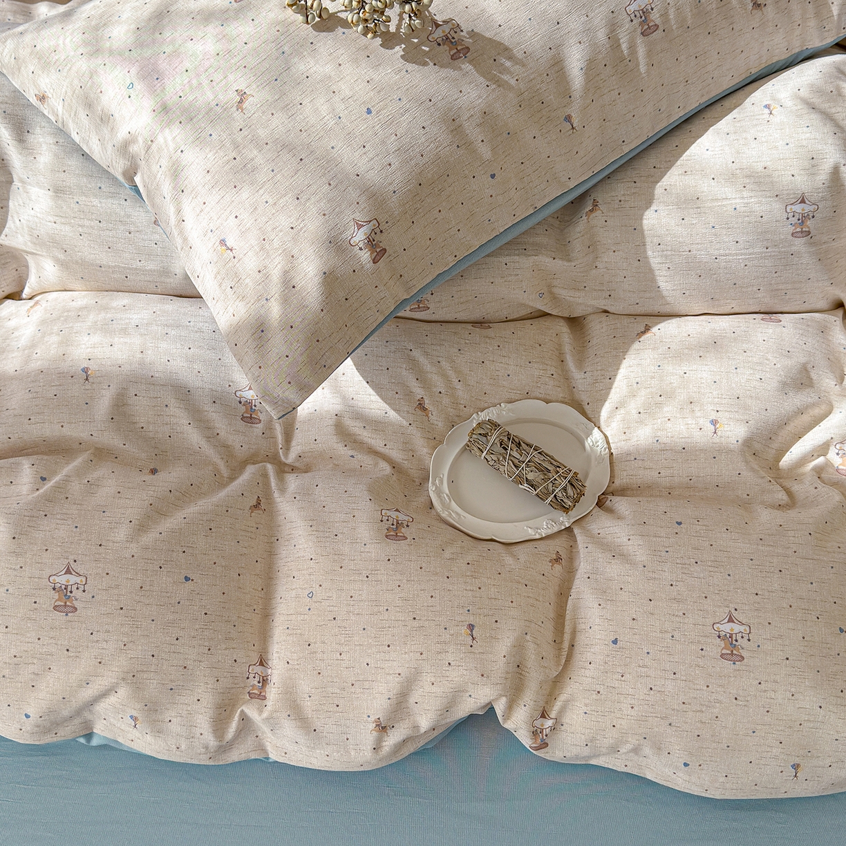 91家纺网 家纺一手货源 找家纺 竹合家纺 2026春夏新品色织棉麻棉纱系列皱皱纱四件套 旋转木马