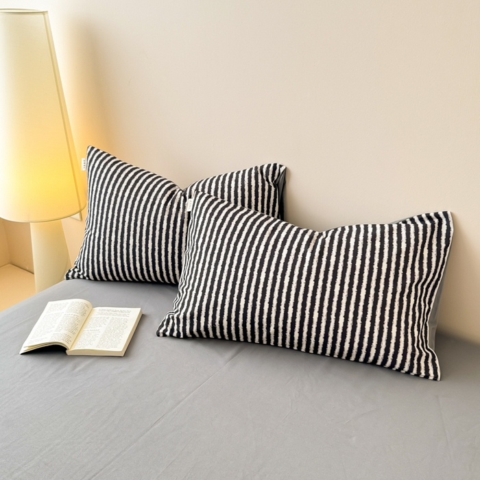 91家纺网 家纺一手货源 找家纺 女子家纺 2026新款40支斜纹全棉磨毛印花四件套 墨羽逸风