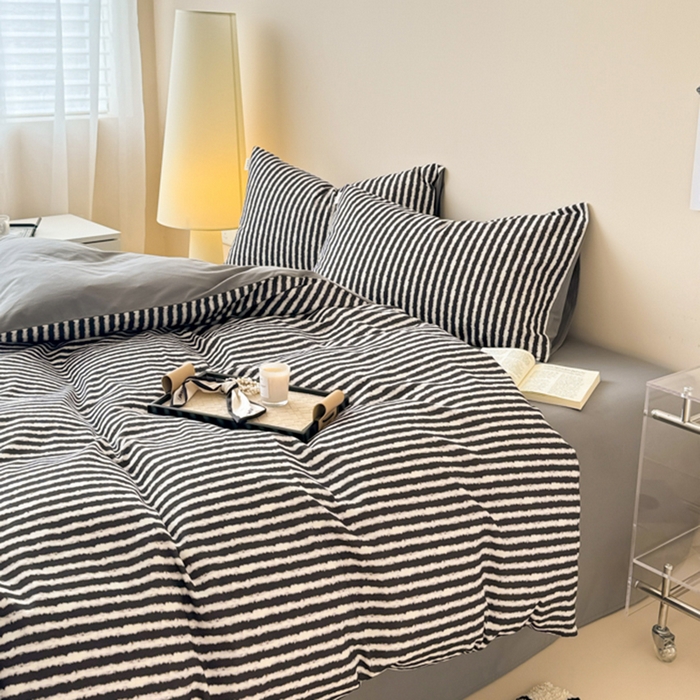 91家纺网 家纺一手货源 找家纺 女子家纺 2026新款40支斜纹全棉磨毛印花四件套 墨羽逸风