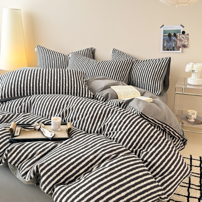 91家纺网 家纺一手货源 找家纺 女子家纺 2026新款40支斜纹全棉磨毛印花四件套 墨羽逸风