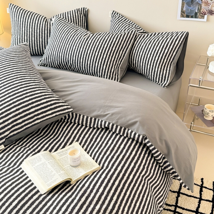 91家纺网 家纺一手货源 找家纺 女子家纺 2026新款40支斜纹全棉磨毛印花四件套 墨羽逸风