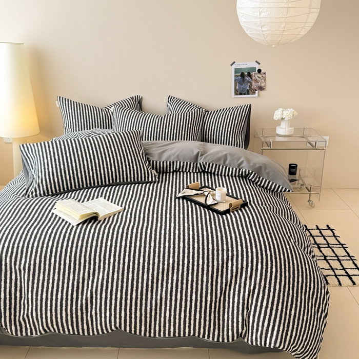 91家纺网 家纺一手货源 找家纺 女子家纺 2026新款40支斜纹全棉磨毛印花四件套 墨羽逸风