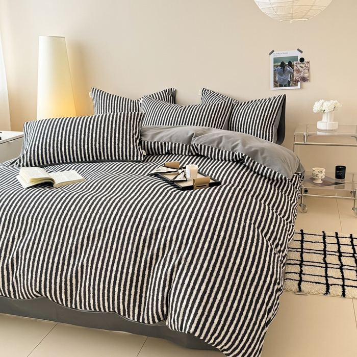 91家纺网 家纺一手货源 找家纺 女子家纺 2026新款40支斜纹全棉磨毛印花四件套 墨羽逸风