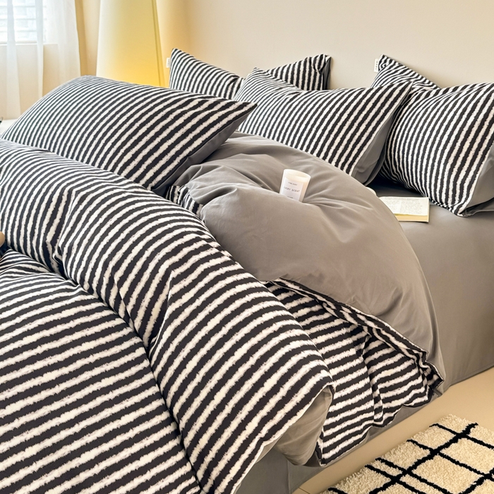 91家纺网 家纺一手货源 找家纺 女子家纺 2026新款40支斜纹全棉磨毛印花四件套 墨羽逸风