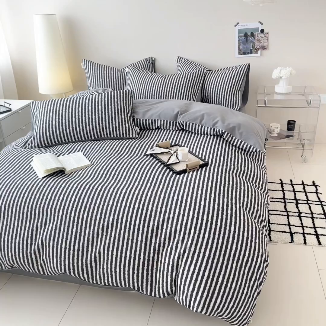 91家纺网 家纺一手货源 找家纺 女子家纺 2026新款40支斜纹全棉磨毛印花四件套 墨羽逸风