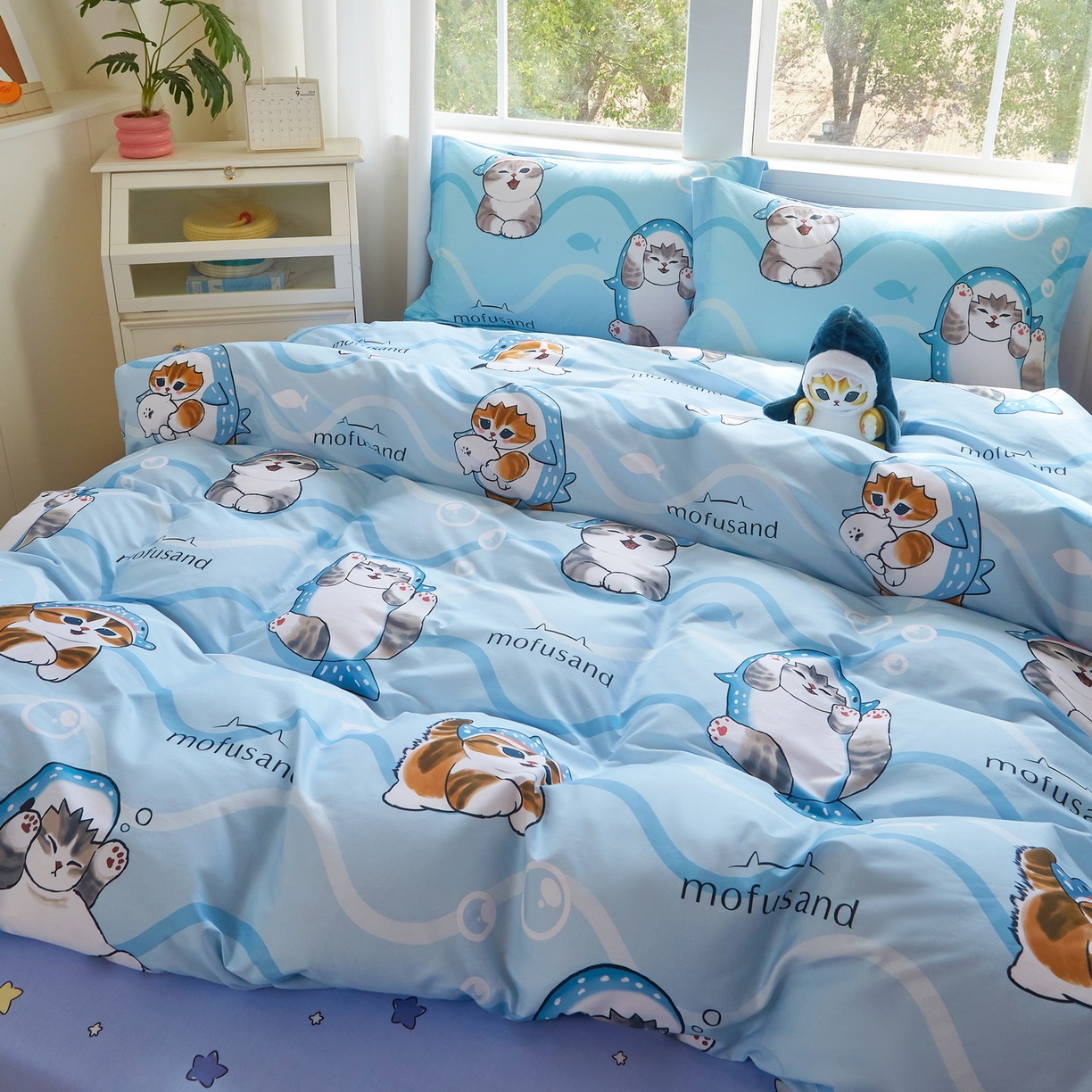 91家纺网 家纺一手货源 找家纺 蘭菲家纺 2026新款全棉大版鲨鱼猫套件-猫福系列四件套 珊迪出海-猫福系列