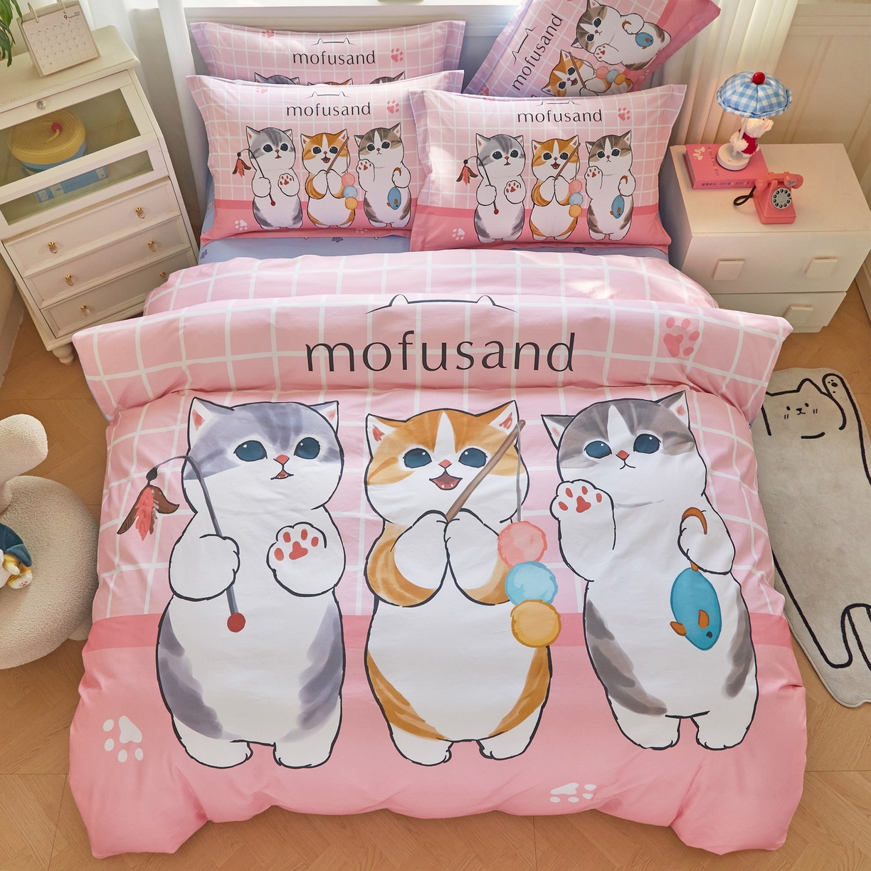 91家纺网 家纺一手货源 找家纺 蘭菲家纺 2026新款全棉大版鲨鱼猫套件-猫福系列四件套 珊迪逛街-猫福系列