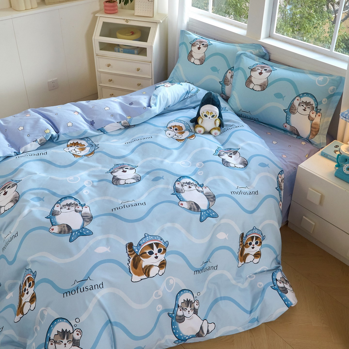 91家纺网 家纺一手货源 找家纺 蘭菲家纺 2026新款全棉大版鲨鱼猫套件-猫福系列四件套 珊迪出海-猫福系列