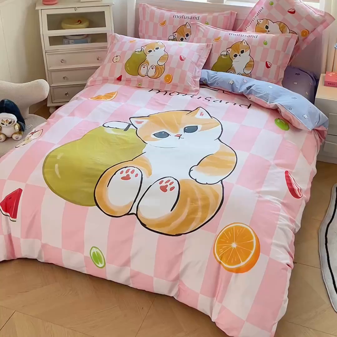 91家纺网 家纺一手货源 找家纺 蘭菲家纺 2026新款全棉大版鲨鱼猫套件-猫福系列四件套 水果珊迪-猫福.系列