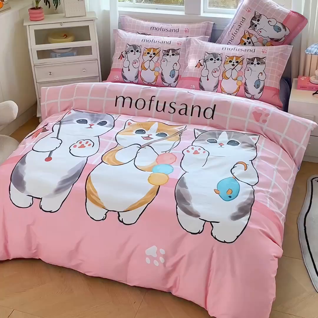 91家纺网 家纺一手货源 找家纺 蘭菲家纺 2026新款全棉大版鲨鱼猫套件-猫福系列四件套 珊迪逛街-猫福系列