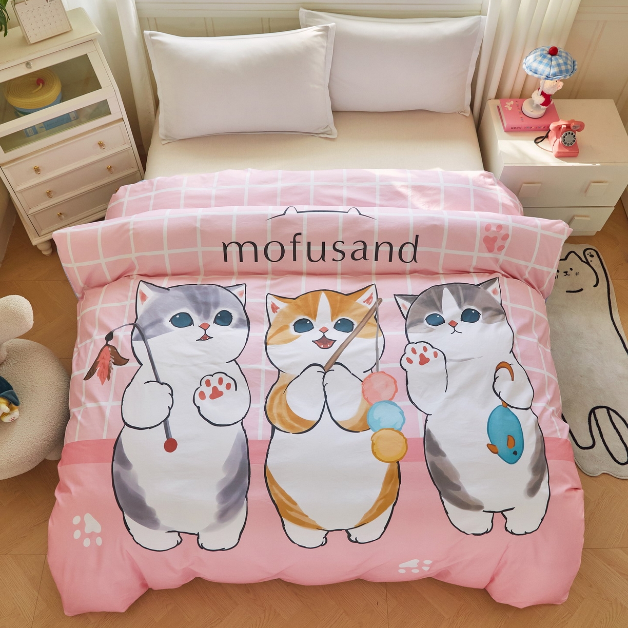 91家纺网 家纺一手货源 找家纺 蘭菲家纺 2026新款全棉大版鲨鱼猫套件-猫福系列单被套 珊迪逛街-猫福系列