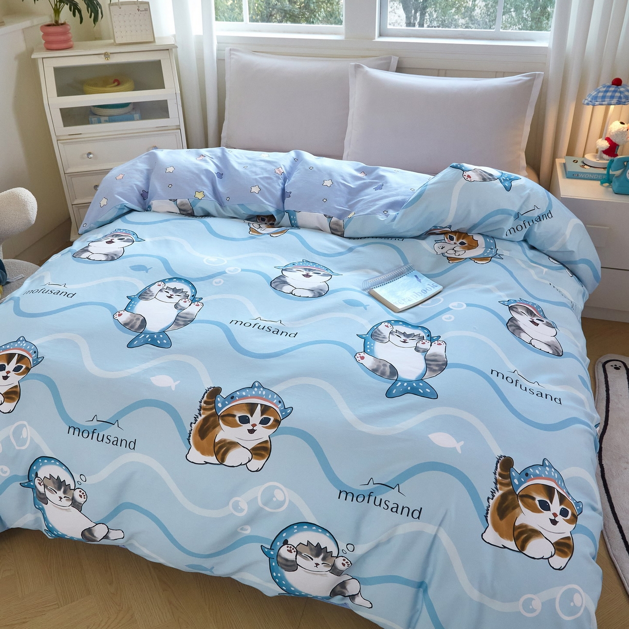 91家纺网 家纺一手货源 找家纺 蘭菲家纺 2026新款全棉大版鲨鱼猫套件-猫福系列单被套 珊迪出海-猫福系列