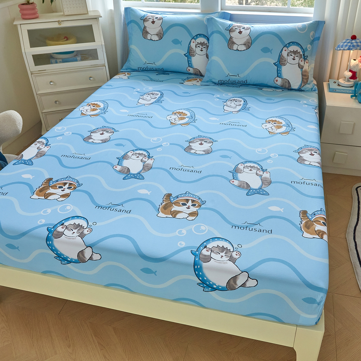 91家纺网 家纺一手货源 找家纺 （总）蘭菲家纺 2026新款全棉大版鲨鱼猫套件-猫福系列单床笠