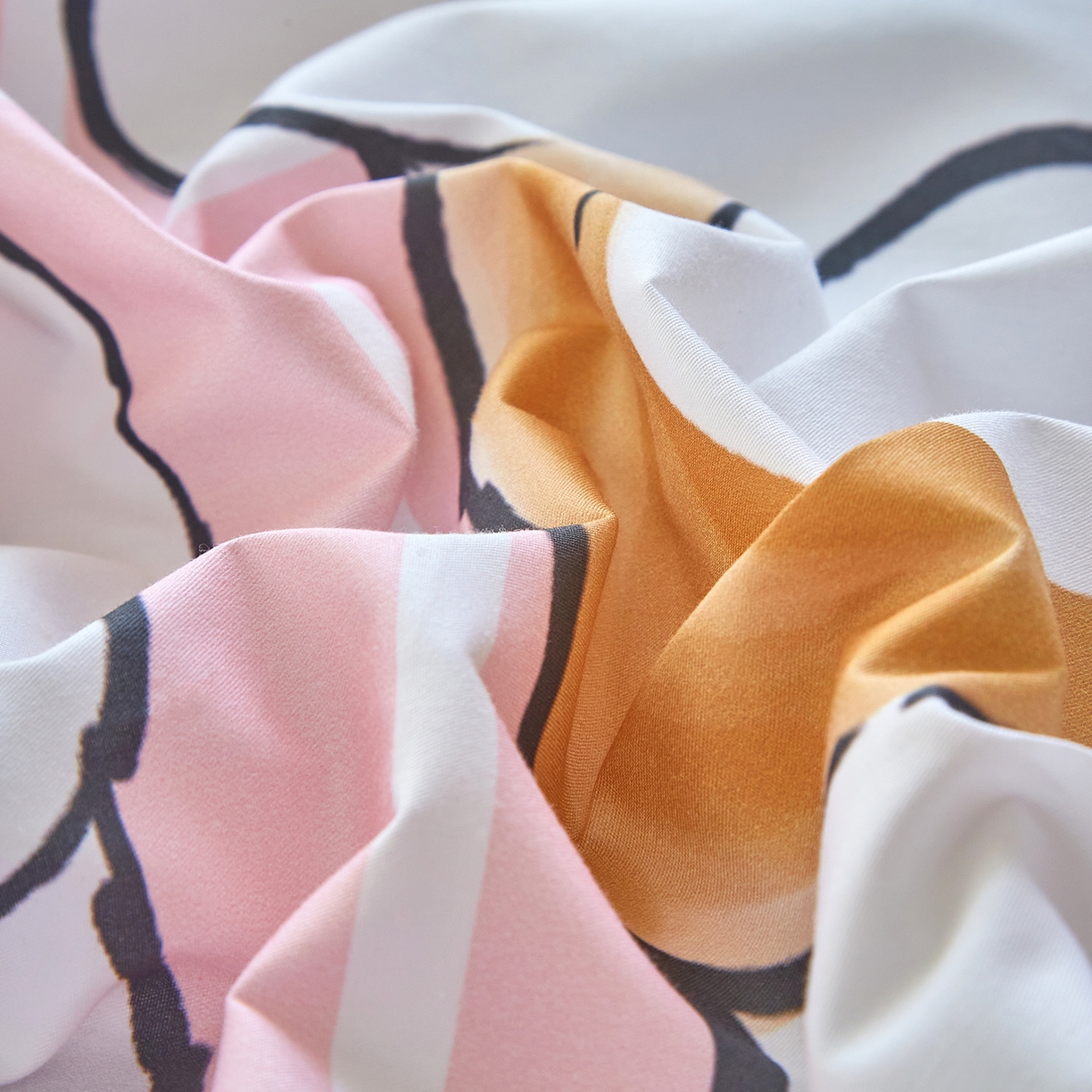 91家纺网 家纺一手货源 找家纺 蘭菲家纺 2026新款全棉大版鲨鱼猫套件-猫福系列单床笠 珊迪逛街