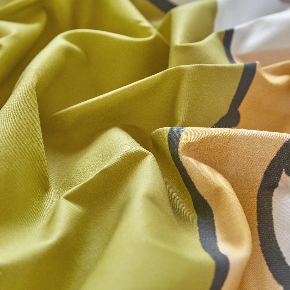 91家纺网 家纺一手货源 找家纺 蘭菲家纺 2026新款全棉大版鲨鱼猫套件-猫福系列单床笠 水果珊迪