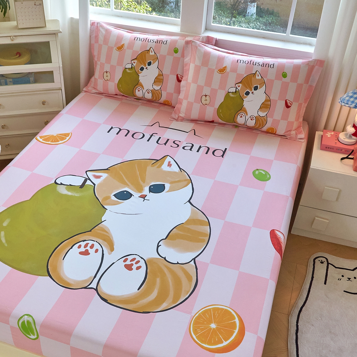 91家纺网 家纺一手货源 找家纺 蘭菲家纺 2026新款全棉大版鲨鱼猫套件-猫福系列单床笠 水果珊迪