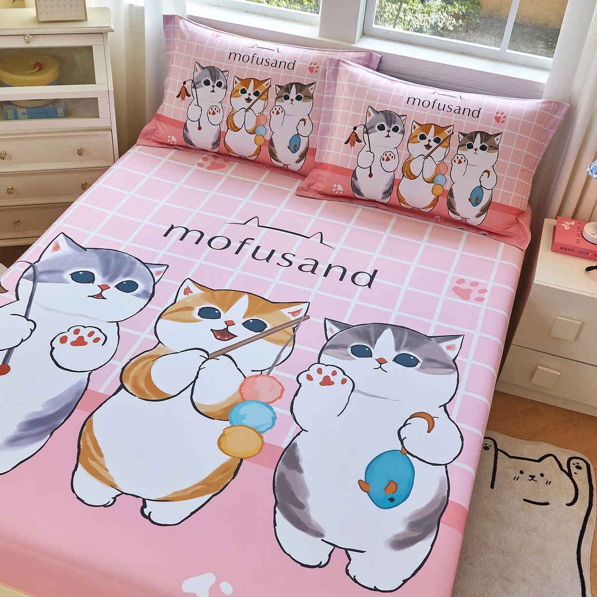 91家纺网 家纺一手货源 找家纺 蘭菲家纺 2026新款全棉大版鲨鱼猫套件-猫福系列单床笠 珊迪逛街